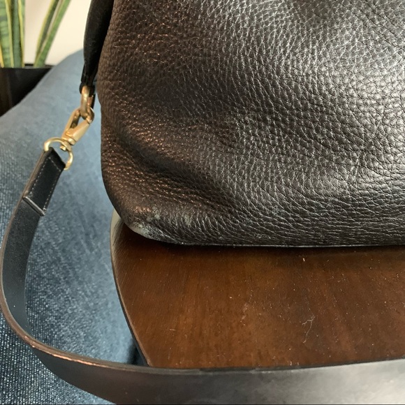 GAP Black Leather Mid-sized Crossbody Bag - Picture 5 of 9